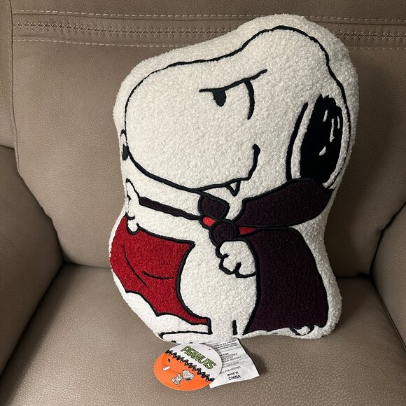 Peanuts Snoopy Dracula Vampire Pillow Sherpa Halloween NWT TikTok Viral 2025 - Picture 1 of 5